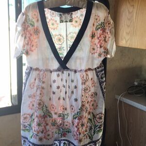 Chelsea & Violet Floral V-Neck Babydoll Empire Waist Short Sleeve Top Size S